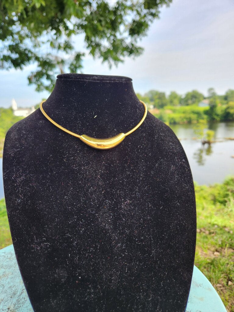 Bold Pipe Pendant Omega Chocker- Gold
